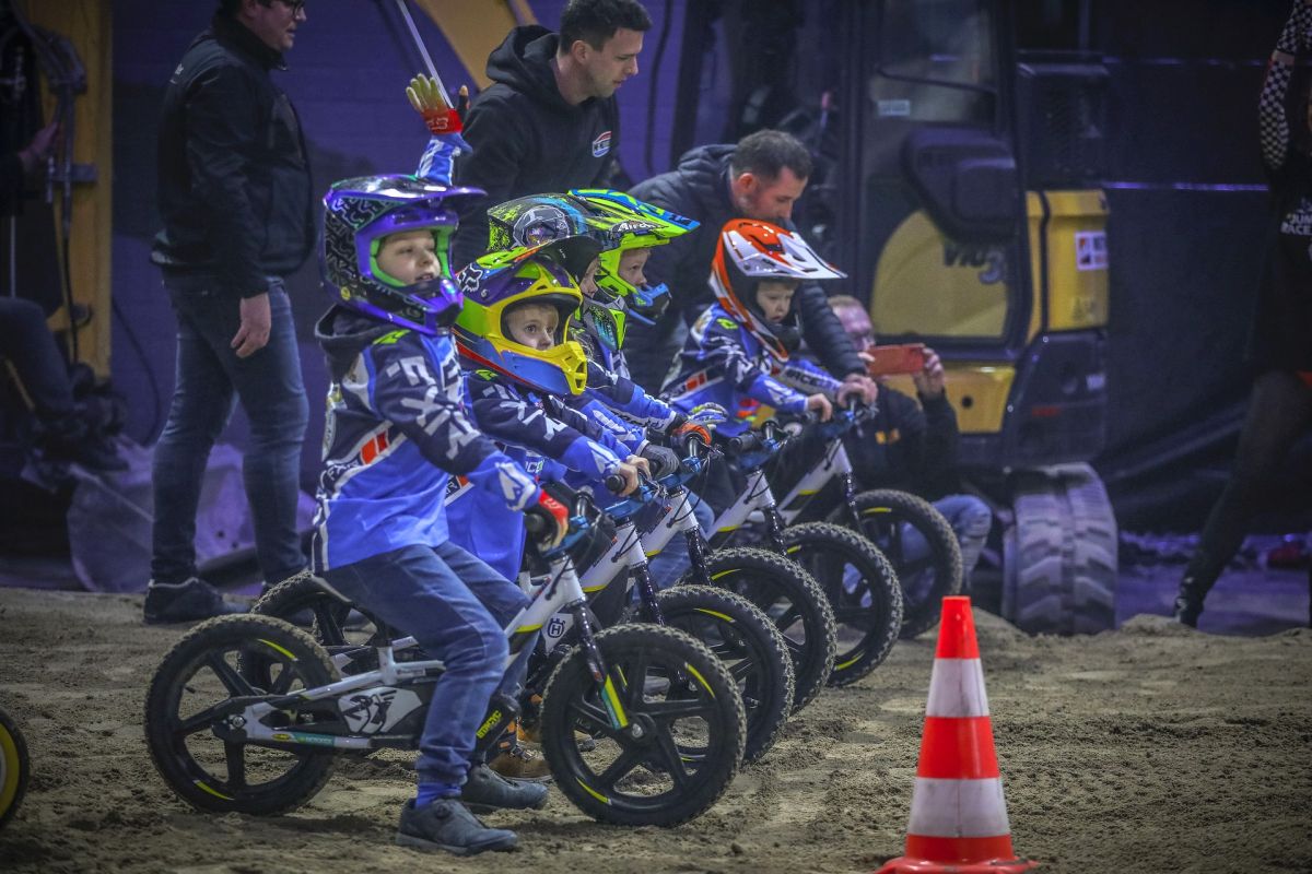 Jump & Race Masters 2023 - Rennfahrer im Startbereich