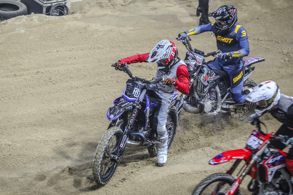 Jump & Race Masters 2023 - Fahrer im Sand