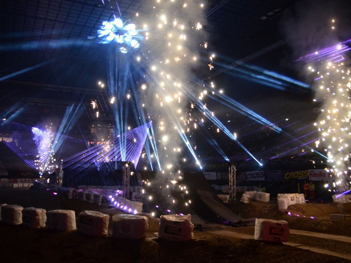 Funken Show auf Rennstrecke