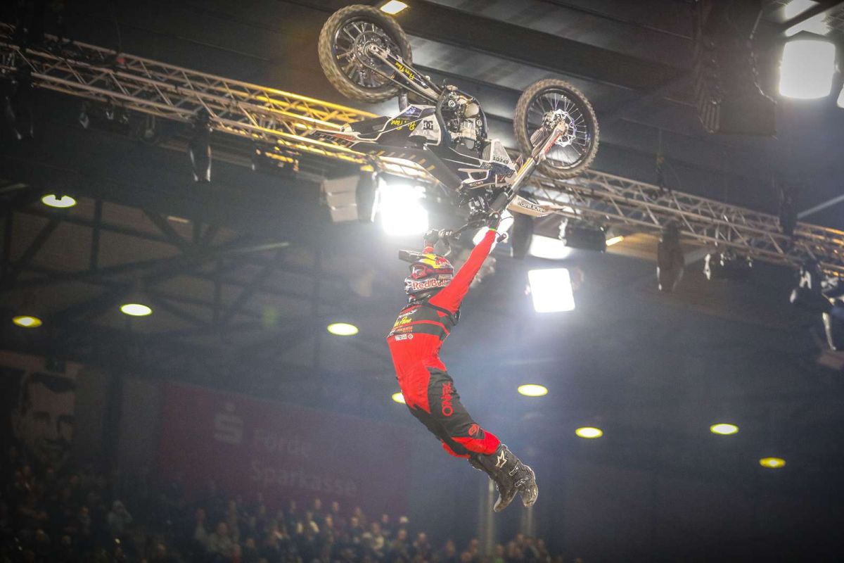 Jump & Race Masters 2020 - Stunt in der Luft