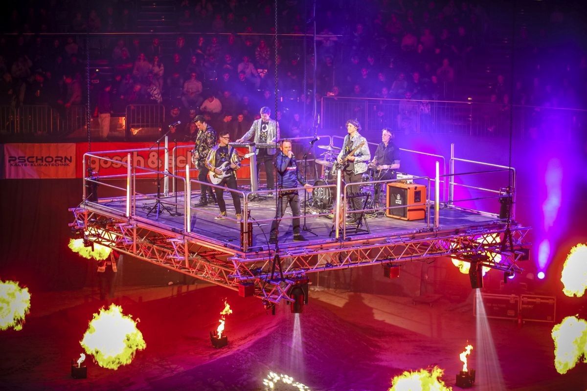 Jump & Race Masters 2025 – Schwebebühne mit Band