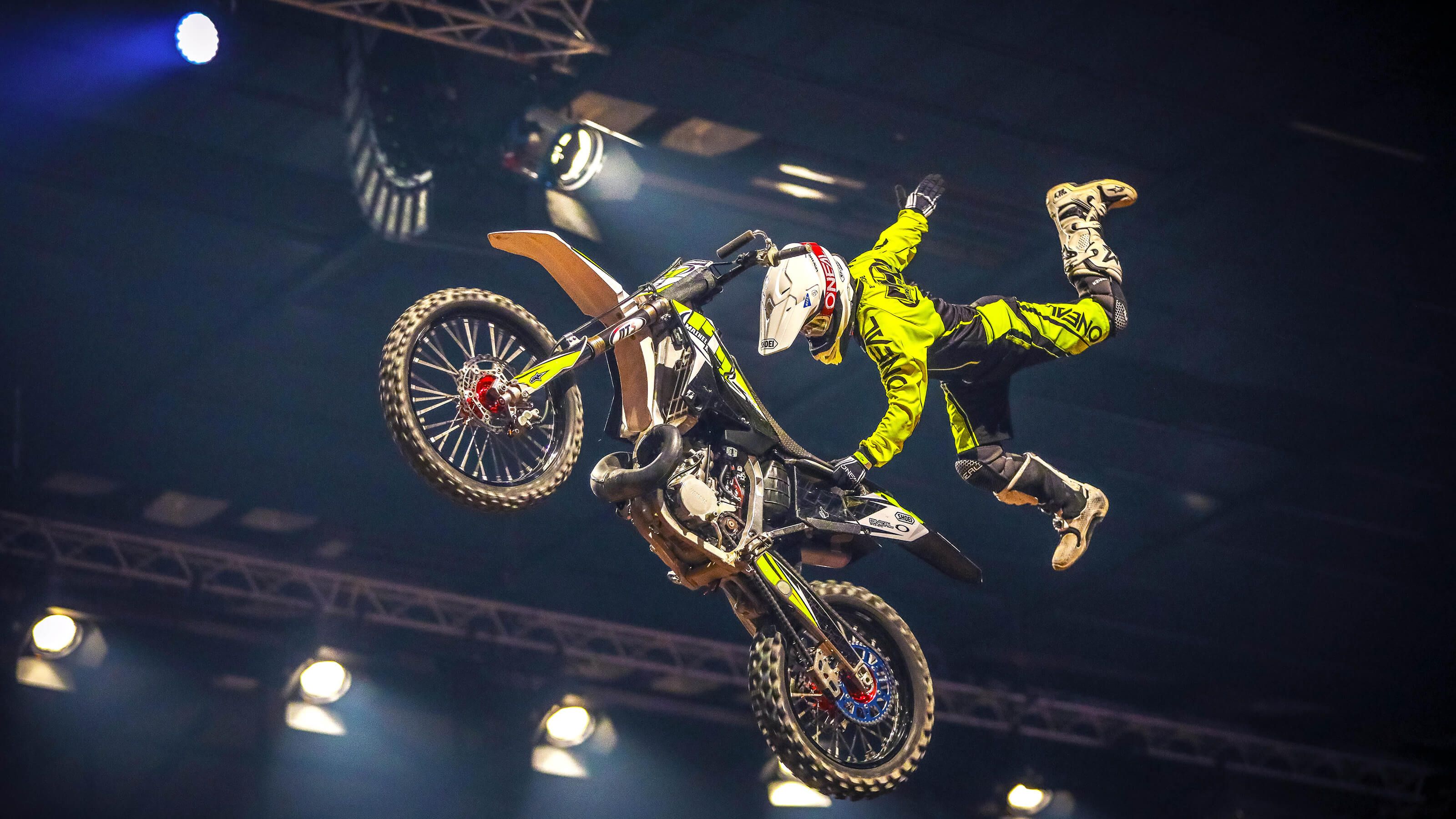 Jump & Race Freestyle Stunt